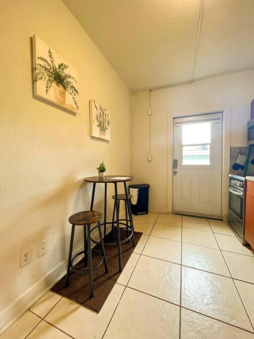 Cozy 1-bedroom In Apartamento Miami